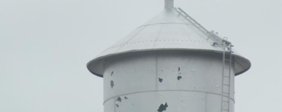 LOTS OF PEELING PAINT HERE!